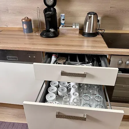 Apartment Kartels First Appart *